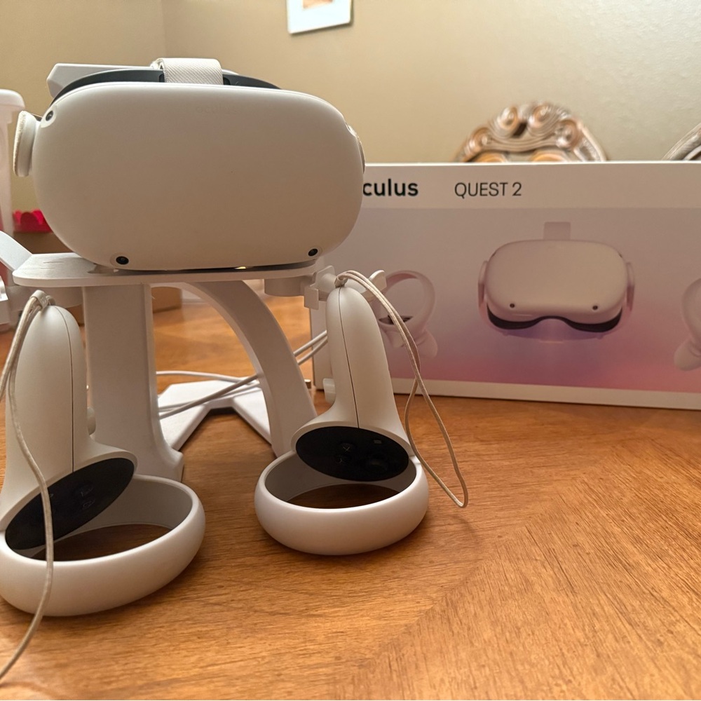 Oculus Quest 2 VR Headset with stand